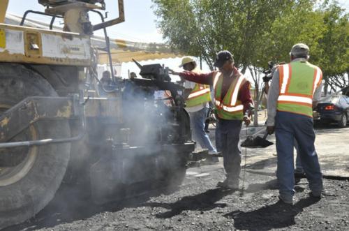 Intensifican bacheo en la colonia La Fe